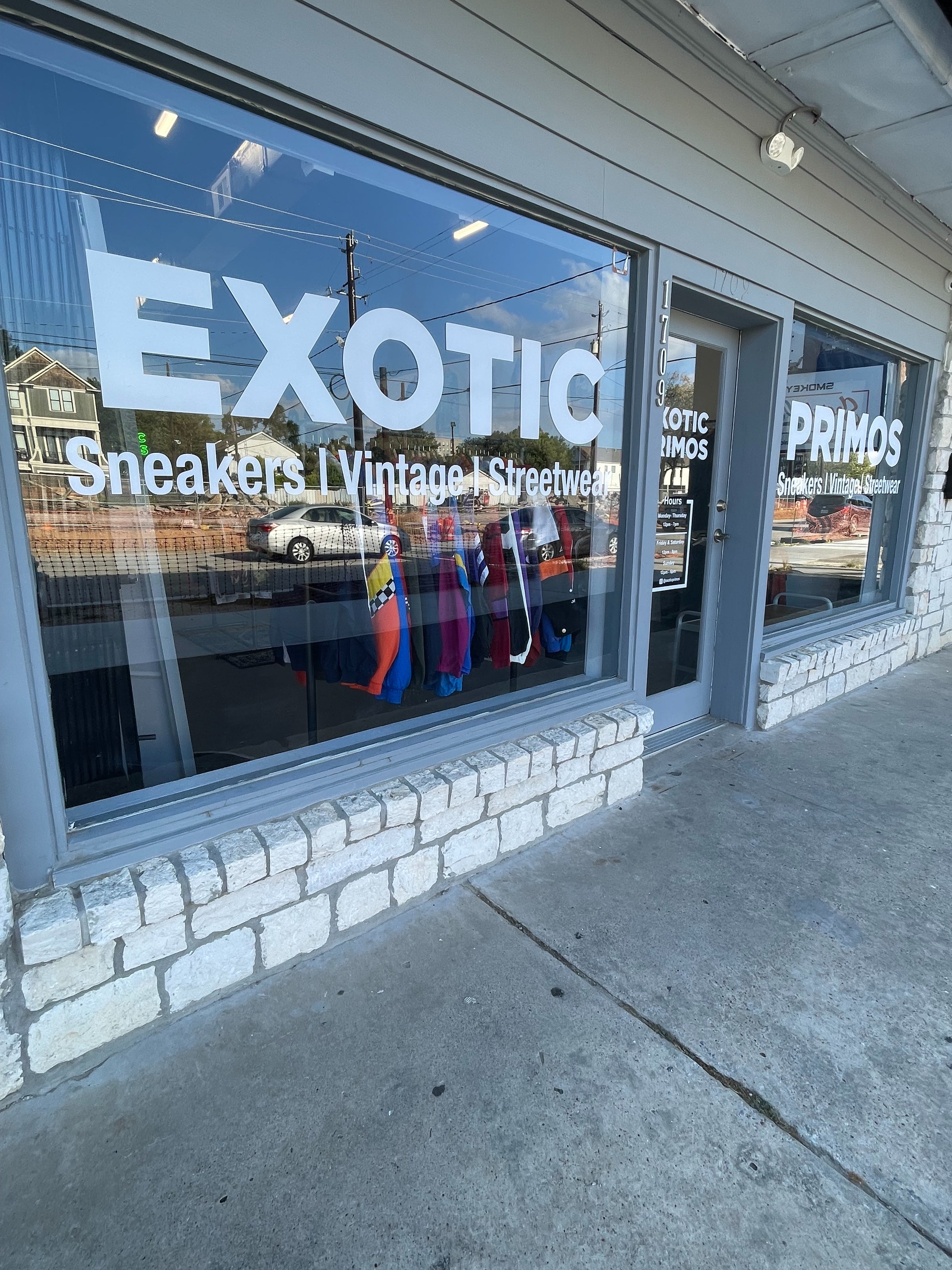 Vintage, Streetwear, & Sneaker Storefront (@exoticprimos